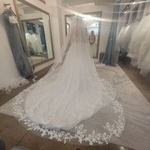 Elegant White Lace Wedding Veil Cathedral Lenght